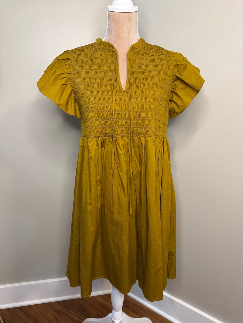 Moon River Mustard Smocked Short Sleeve Women’s Dress Size Medium